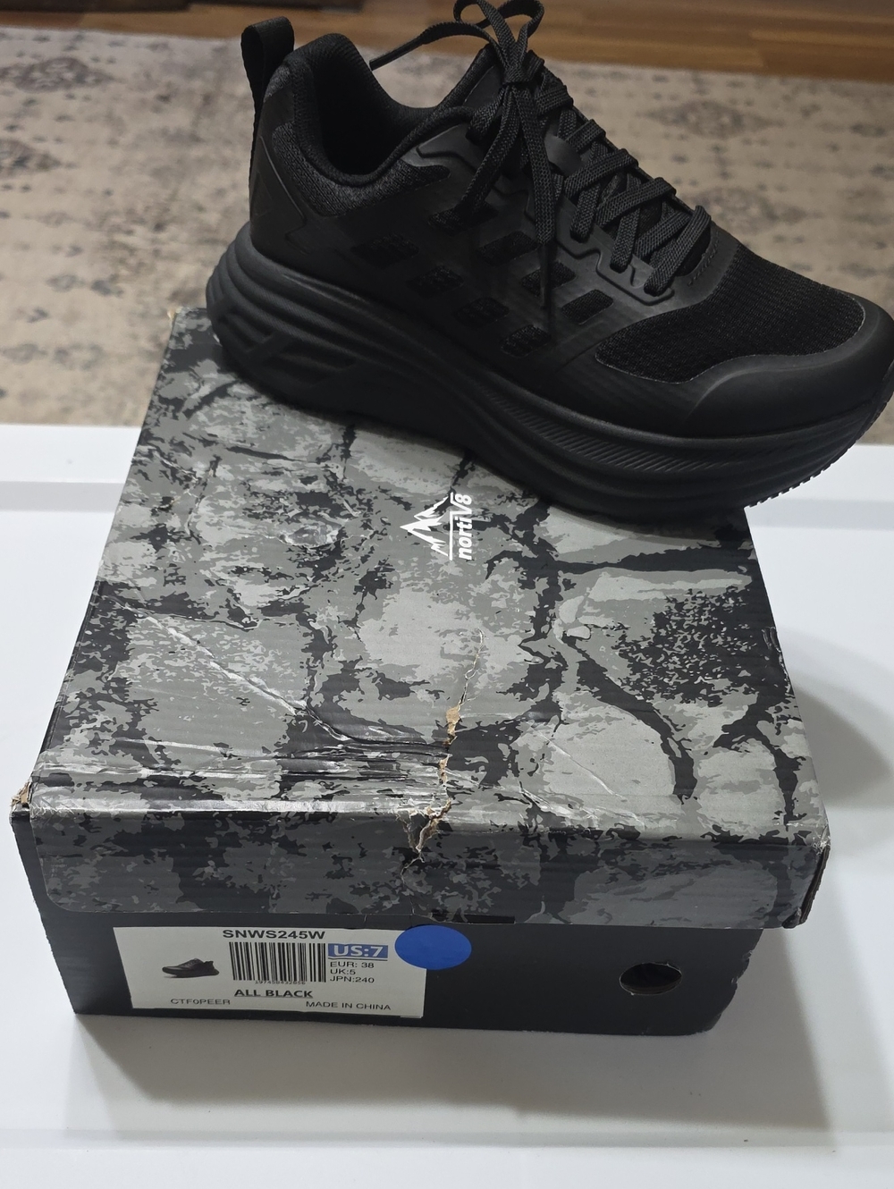 Men's All-Black Athletic Lace-Up Trainer